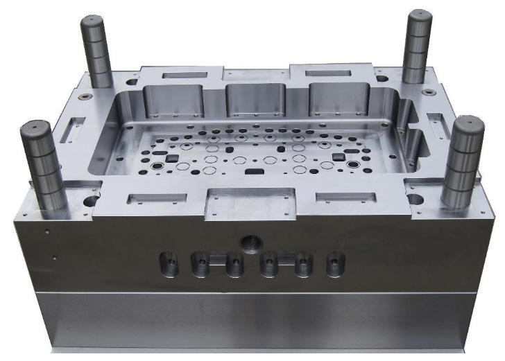 เครื่องจักรซีเอ็นซีแนวราบ (CNC Horizontal Machining Center)