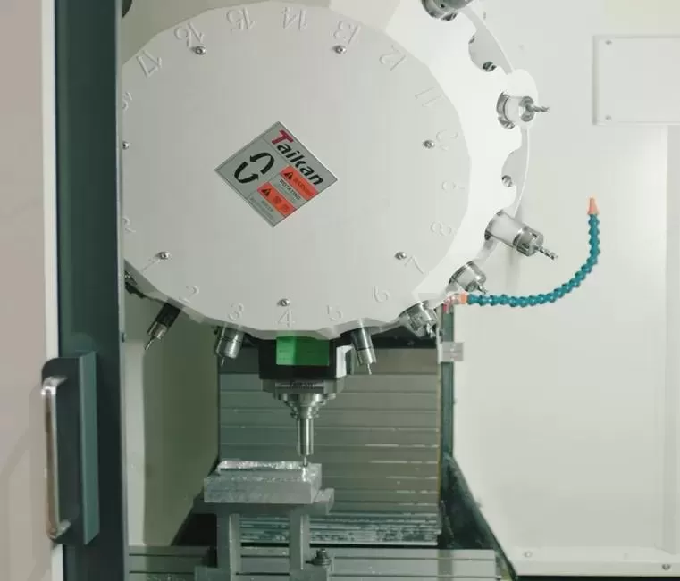 เครื่องกัดและเจาะ CNC เครื่องกัดและเจาะ CNC