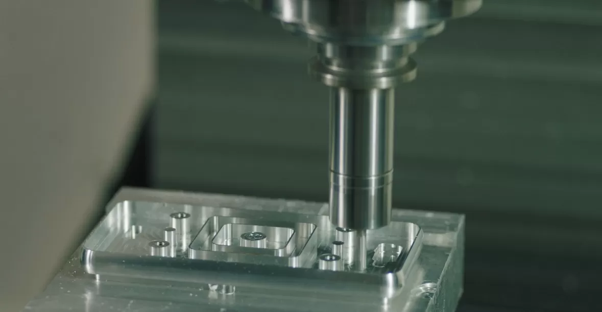เครื่องแมชชีนนิ่งเซ็นเตอร์สำหรับเจาะและกัด CNC