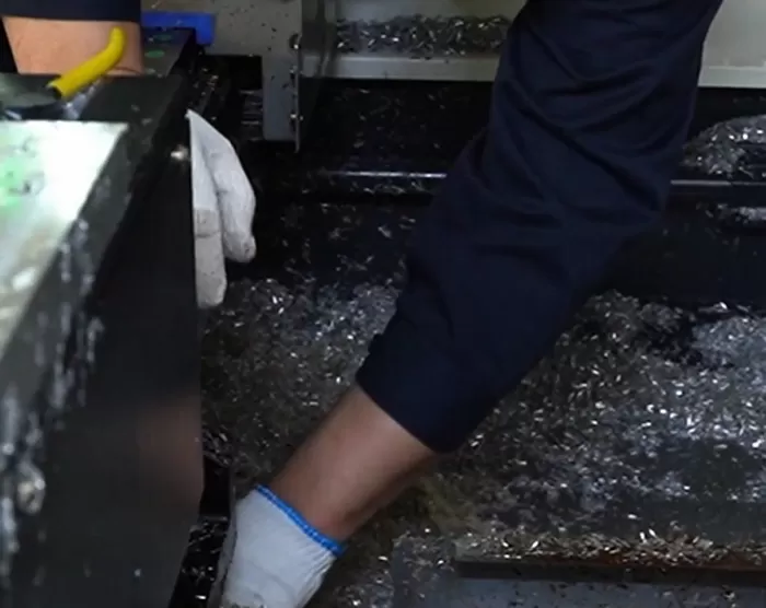 การทำความสะอาดส่วนประกอบ CNC