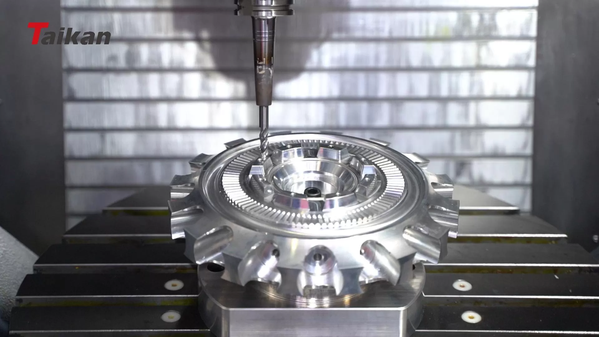 คู่มือการเลือกซื้อเครื่อง CNC 5 แกน: วิธีการเลือกโซลูชันที่เหมาะสมสำหรับการผลิตที่มีความแม่นยำสูง